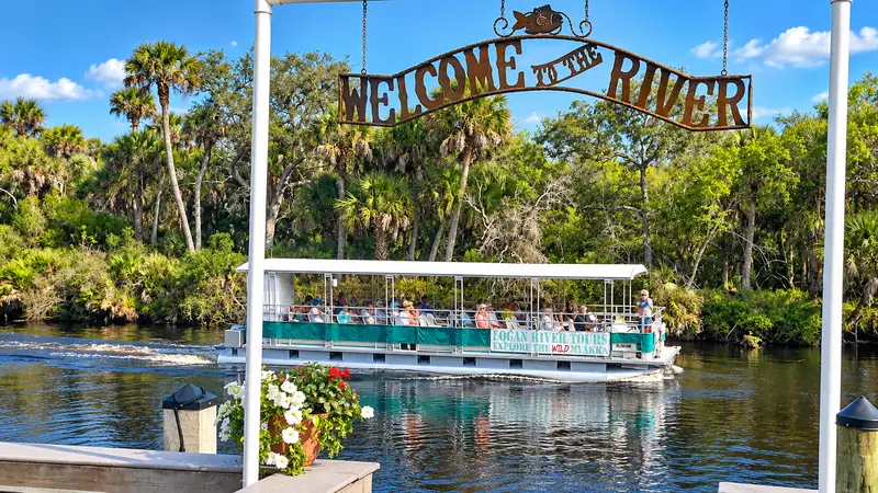 Riverside welcome arch with the covered tour boat beyond